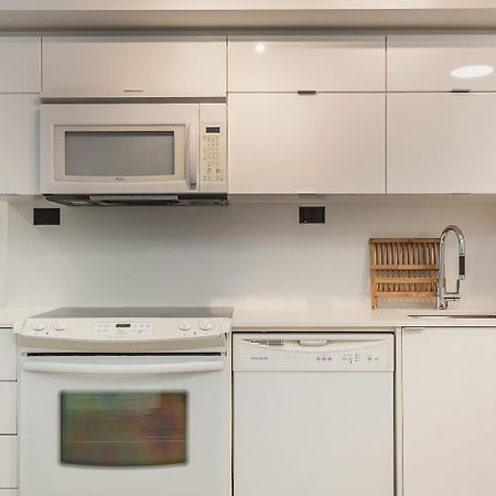 Cozy 2Br Close To Cn Tower & Harbourfront Toronto Kültér fotó